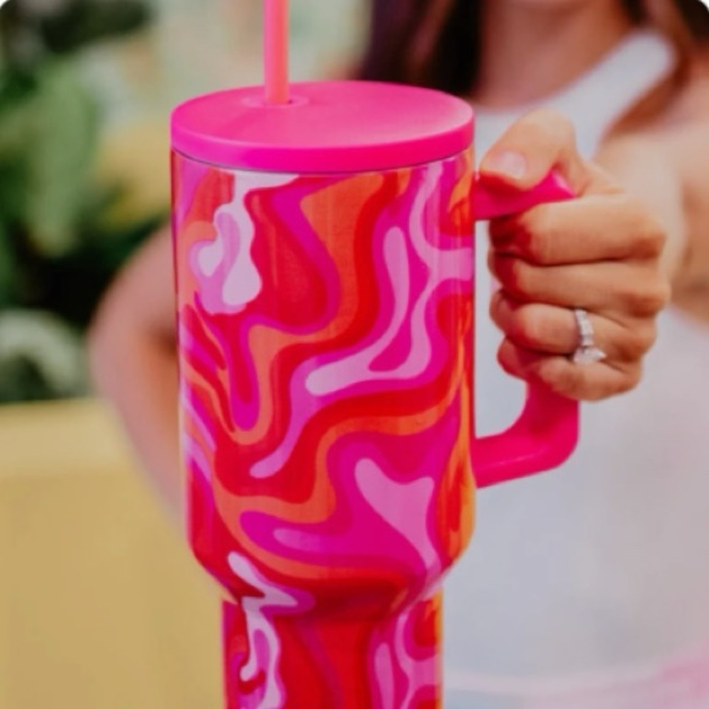 NWT Katydid Retro Pink and Red Swirl 38 ounces Tumbler
